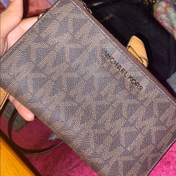 Michael Kors Wallet - Picture 1 of 3